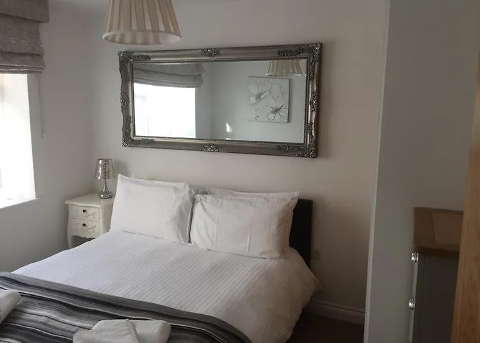 Luxury Lower Ground Floor Apartment Walled Area