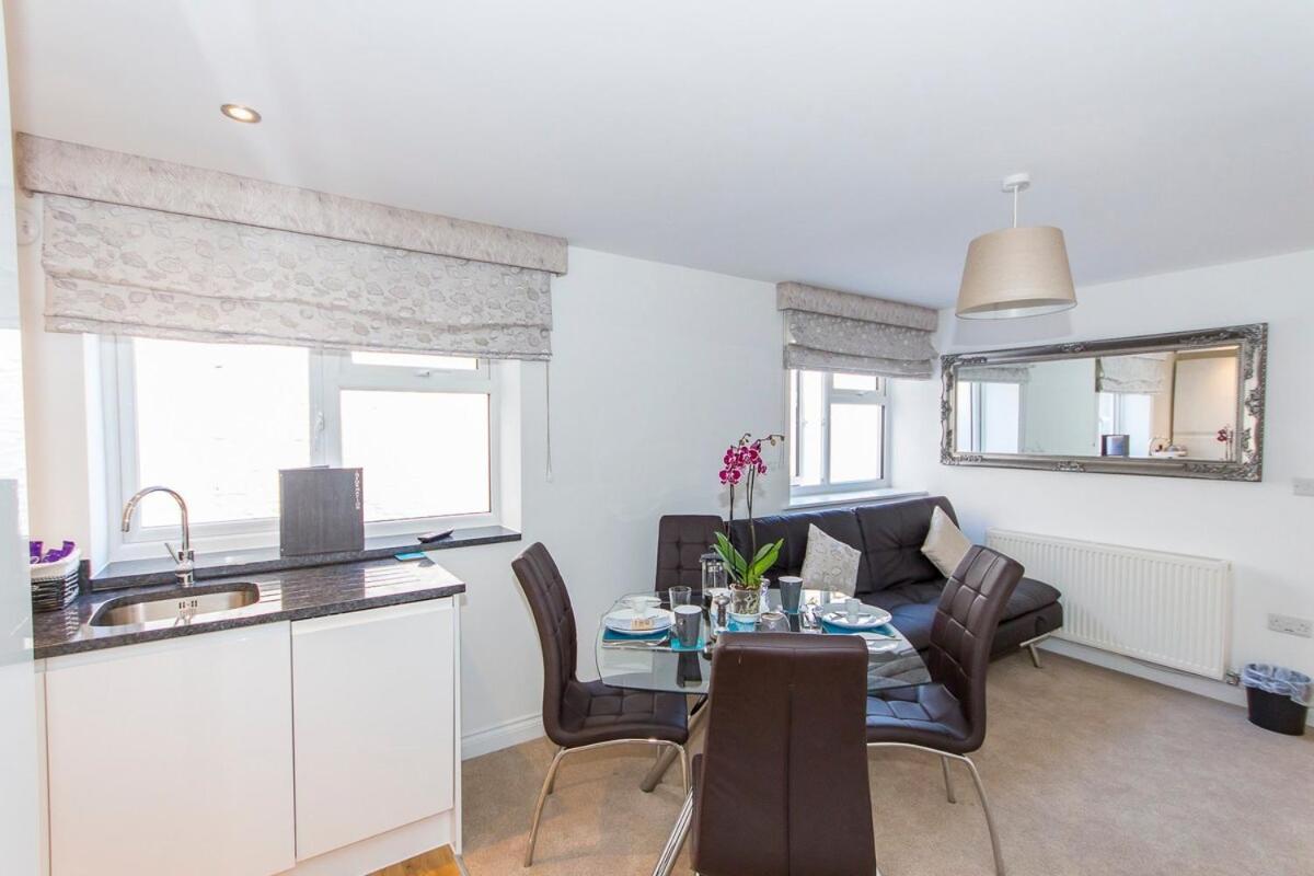 Luxury Lower Ground Floor Walled Area